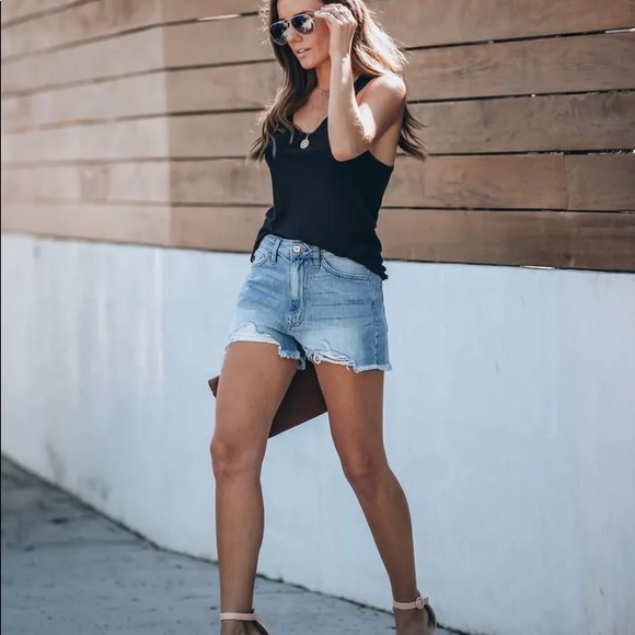 BNWT Vici distressed jean shorts - Picture 2 of 7